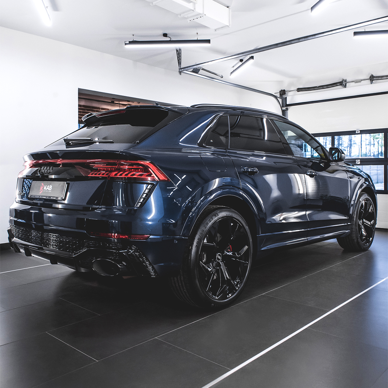 Audi RSQ8 zabezpieczone folią ochronną Ragnarok®.