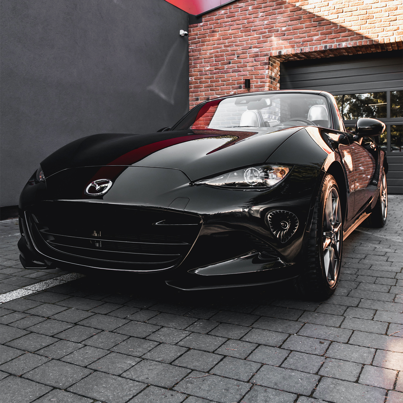 Mazda MX-5 zabezpieczona folią ochronną Ragnarok®.